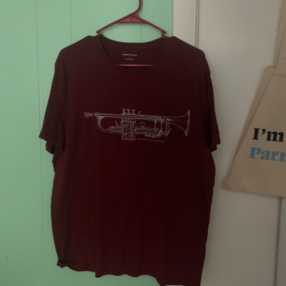 Banana Republic Trumpet Logo T-shirt